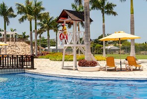 5 piscines extérieures, tentes de plage, parasols de plage