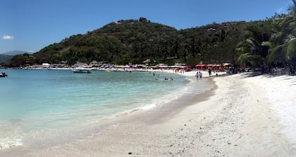 Geodätische Kuppel mit Küche und Klimaanlage, 1 Block zum Strand