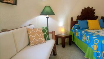 1 habitación, escritorio, tabla de planchar con plancha y wifi gratis