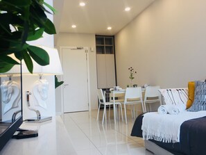 1 bedroom, desk, iron/ironing board, free WiFi - Superb Room 500mMRT KLCC Pavillion Bukit Bintang (Kuala Lumpur)