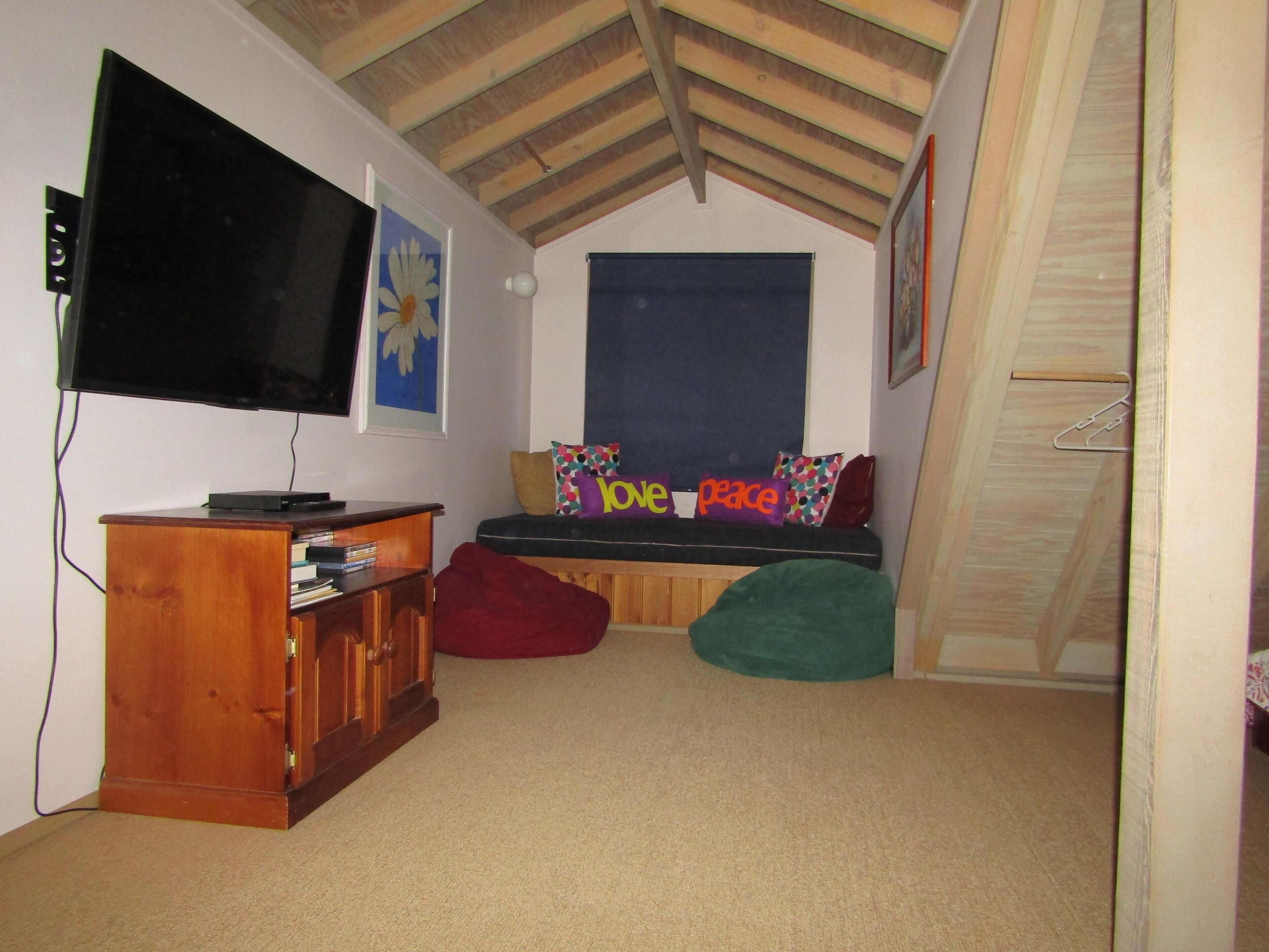 Brumbys-High Country Chalet — image 7