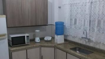 Geladeira, micro-ondas, fogão, cooktop