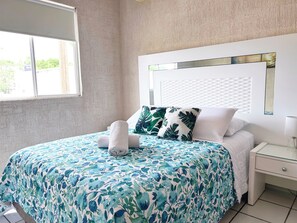 2 bedrooms, in-room safe, desk, iron/ironing board