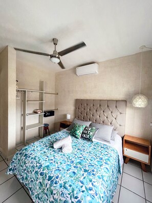2 habitaciones, caja de seguridad en la habitación y escritorio