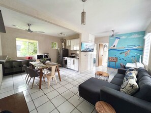 Fernseher, Netflix, Streaming-Dienste, Musikbibliothek