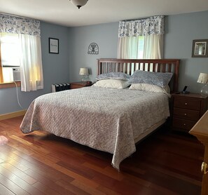 3 slaapkamers, een strijkplank/strijkijzer, reisbedje, gratis wifi