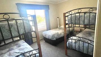 5 makuuhuonetta, silitysrauta/-lauta, Wi-Fi, vuodevaatteet