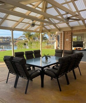 Outdoor dining - 'The Shack' Copper Cove Marina (Wallaroo)