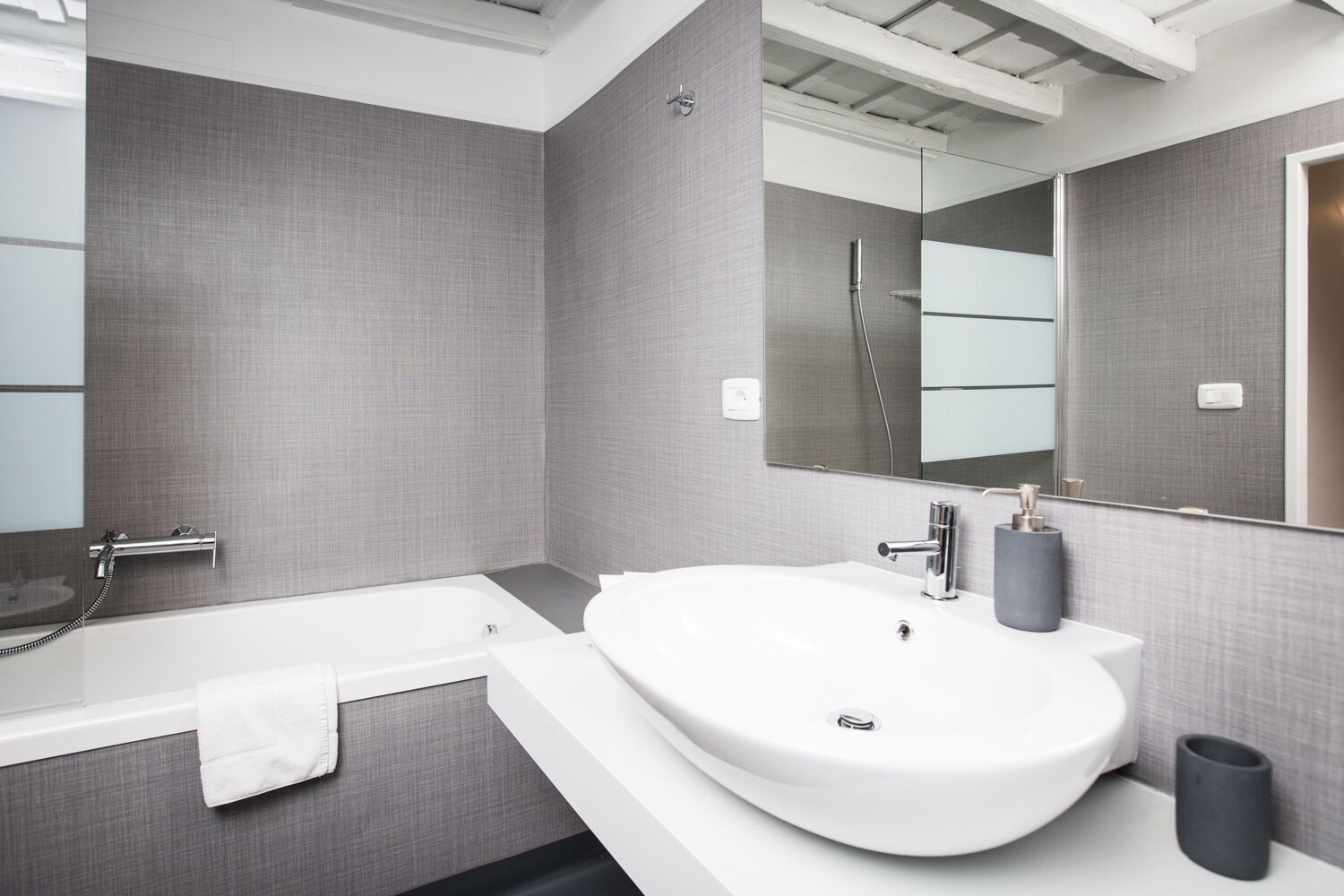 Dusche, Haartrockner, Bidet, Handtücher