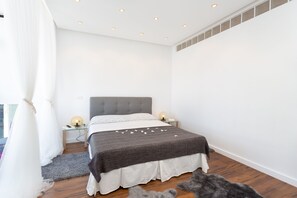 3 bedrooms, in-room safe, desk, iron/ironing board