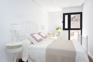 3 bedrooms, in-room safe, desk, iron/ironing board