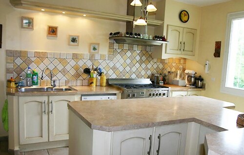 Villa with beautiful view of Mont Ventoux, 2 km from the center of Bédoin.