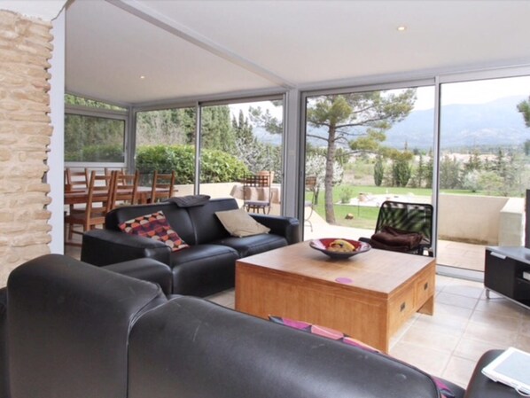 Smart-TV, Bücher, Videothek