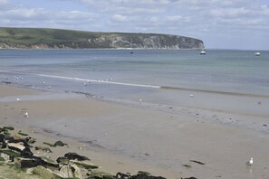 Beach nearby - Water's Edge - Sea Front Self Catering Apartment in the Heart of Swanage (Swanage)
