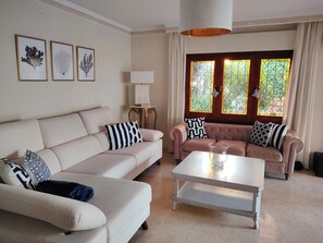 Smart TV, fireplace, DVD player, ping pong