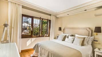 3 slaapkamers, een kluis op de kamer, een strijkplank/strijkijzer