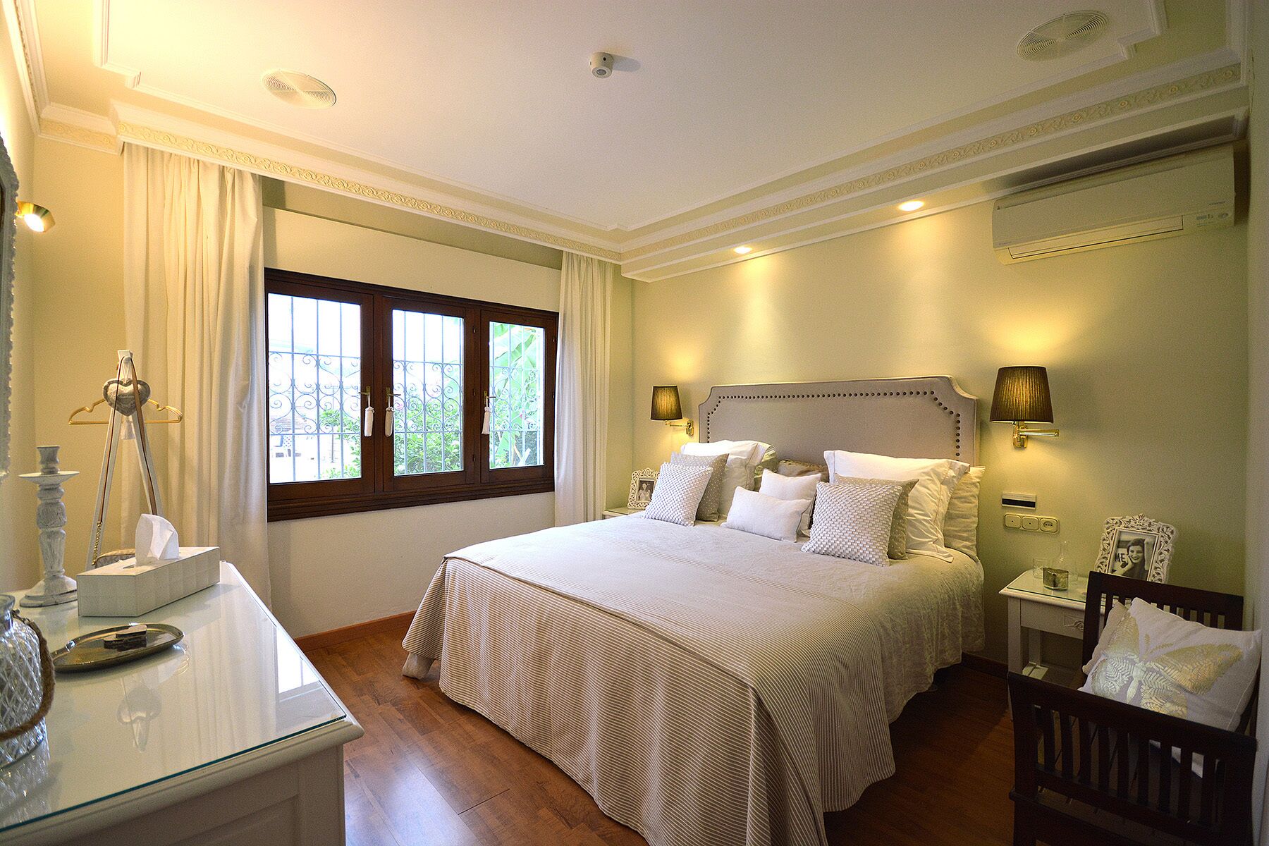 3 quartos, cofres nos quartos, ferros/tábuas de passar roupa