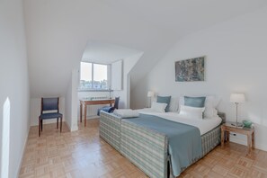 4 makuuhuonetta, silitysrauta/-lauta, ilmainen Wi-Fi, vuodevaatteet