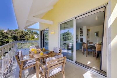 Estoril house with pool 700 m from the beach prime area recent refurbishment