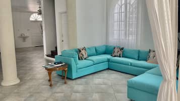 Smart TV, books, stereo