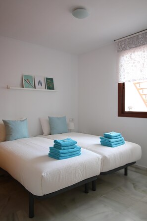 3 bedrooms, iron/ironing board, internet, bed sheets