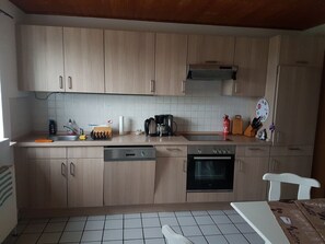 Kühlschrank, Ofen, Herdplatte, Geschirrspüler