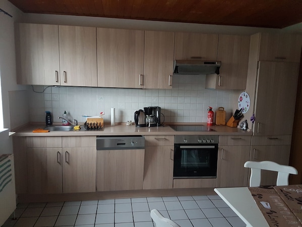 Kühlschrank, Ofen, Herdplatte, Geschirrspüler