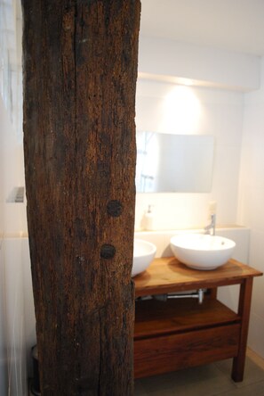 Combined shower/tub, hair dryer, towels, soap