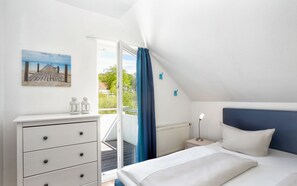 2 chambres, fer et planche à repasser, lit de bébé portatif