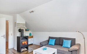 Televisión, chimenea, mesa de ping pong, estéreo