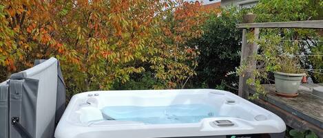 Bañera de hidromasaje exterior