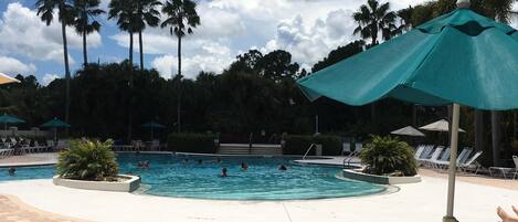 Piscina all'aperto, una piscina riscaldata