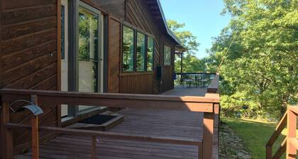 LAKE ACCESS & GREAT VIEWS! MINUTES TO THE WHITE RIVER!! 3 BR/2BA, 1500 sq. ft.