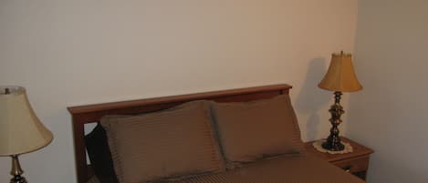 3 bedrooms, iron/ironing board, travel cot, free WiFi