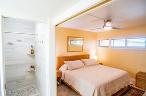 1 habitación, tabla de planchar con plancha, wifi gratis y ropa de cama