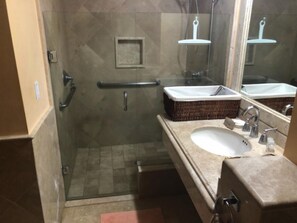 Hair dryer, towels, soap, shampoo - Casa Del Sol in Palmas De Cortez (Los Barriles)