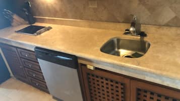 Microwave, dishwasher, coffee/tea maker, cookware/dishes/utensils