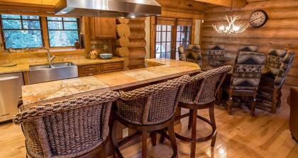 Sticks & Stones Lodge | Luxe Mountain Cabin | Private Deck & Hot Tub | Near Slopes