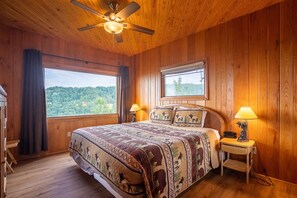 4 quartos, escrivaninha, ferros/tábuas de passar roupa