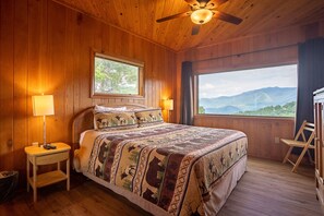 4 Schlafzimmer, Schreibtisch, Bügeleisen/Bügelbrett, kostenloses WLAN