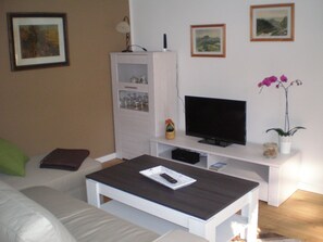 TV - small cozy, lovingly furnished holiday house for 2 people (Dresden)