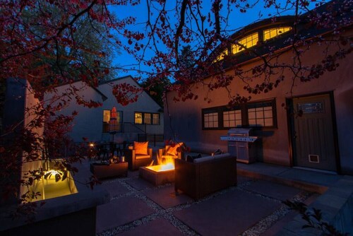 Park Place | Pioneer Park & Private Courtyard