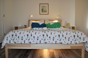3 bedrooms, in-room safe, desk, iron/ironing board - Mtn. Views, Hot Tub, Garage w/EV Charger, 10 min. to DT and Biltmore House (Asheville)