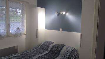 1 slaapkamer, een strijkplank/strijkijzer, gratis wifi