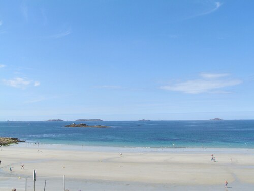 APPARTEMENT LES PIEDS DANS L'EAU MER à 15 METRES  WIFI  VUE PANORAMIQUE