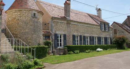Charming 5-star house Burgundy Vézelay, sleeps 14 with jacuzzi