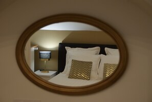 5 bedrooms, iron/ironing board, free WiFi, bed sheets