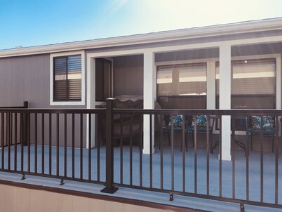 South-West Tucson 55+ community 20 min to airport close to 19&10 interstate