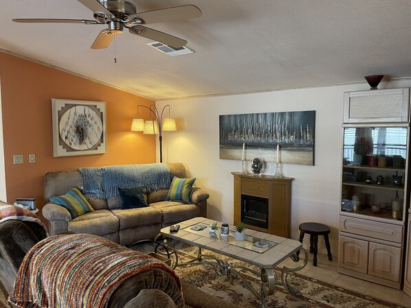 Smart TV, fireplace, table tennis