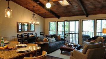 Smart-tv, pejs, bøger, stereoanlæg